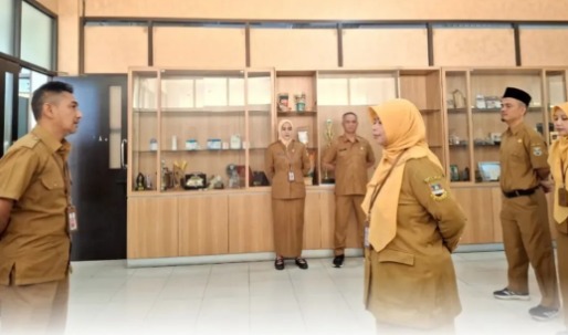 Tegakkan Disiplin ASN, Pegawai DKPP Ikuti Apel Pagi Bersama Kepala Dinas